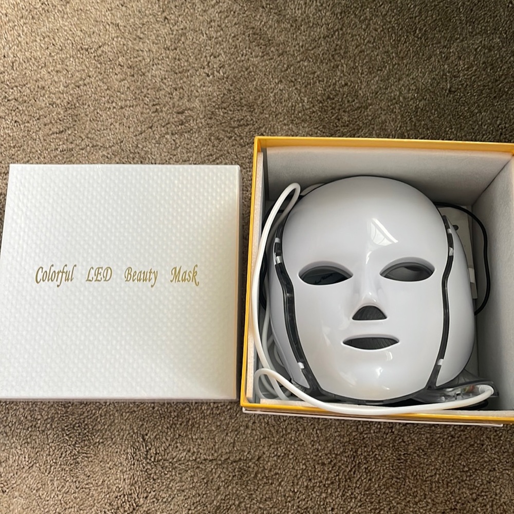 7 Color LED Face Mask- Light Therapy - Picture 8 of 14
